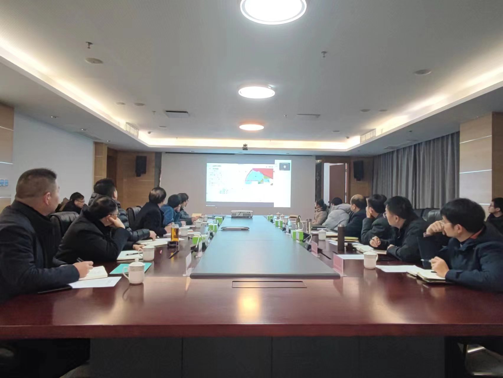 集團(tuán)召開黃海新區(qū)濱海片區(qū)供熱管道、公共2.jpg